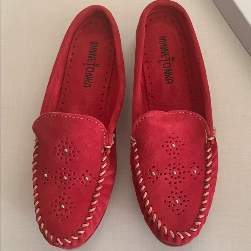 Red suede Minnetonka Leila mules, NWT